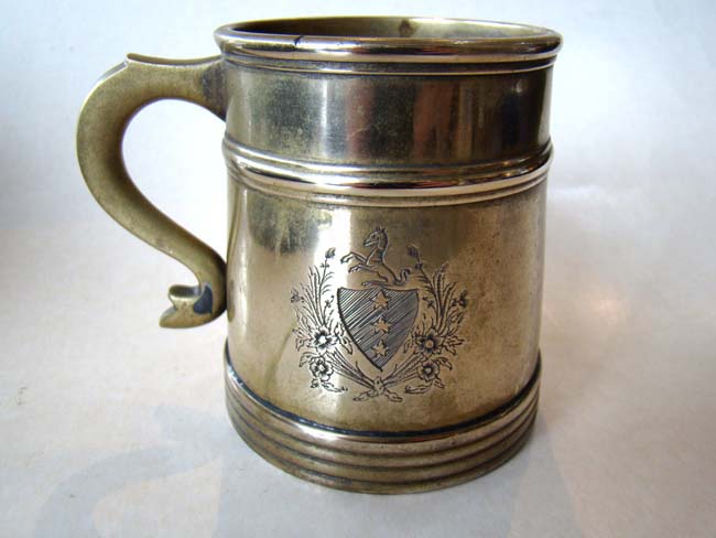 A late 18th or early 19th century English brass 1/2 pint tankard with coat-of-arms